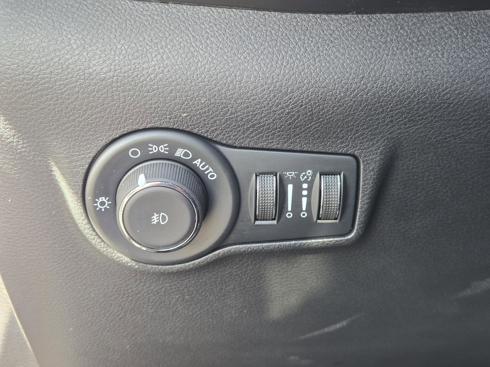 Used 2024 Jeep Compass Latitude AWD/4WD image 19