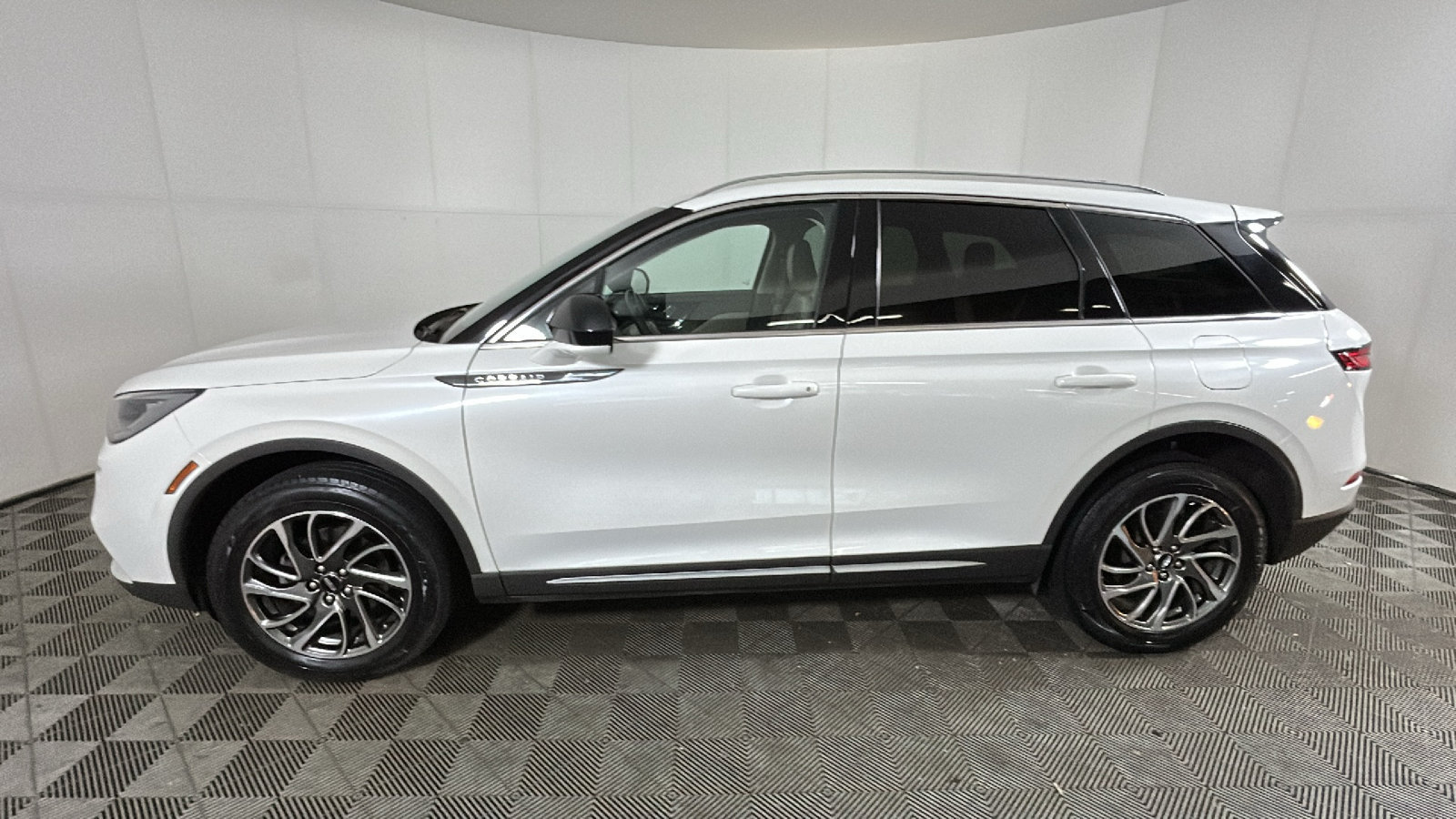 Used 2021 Lincoln Corsair AWD w/ Equipment Group 101A image 7