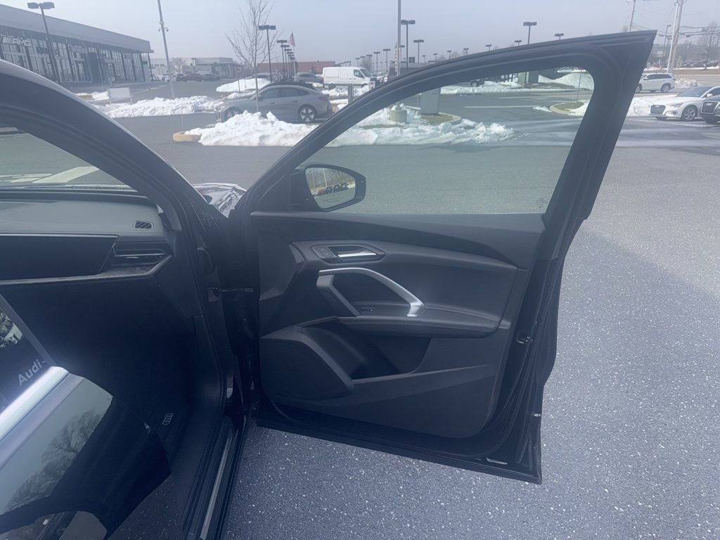 Used 2025 Audi Q5 Premium w/ 19" Wheel Package image 10