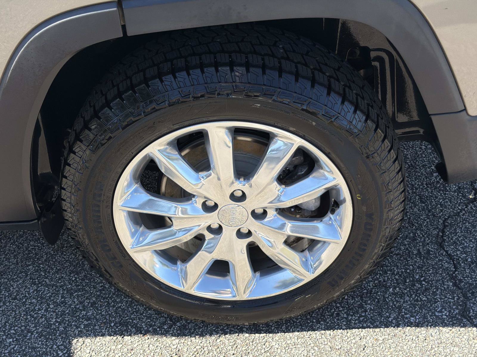 Used 2017 Jeep Cherokee Limited AWD/4WD image 20