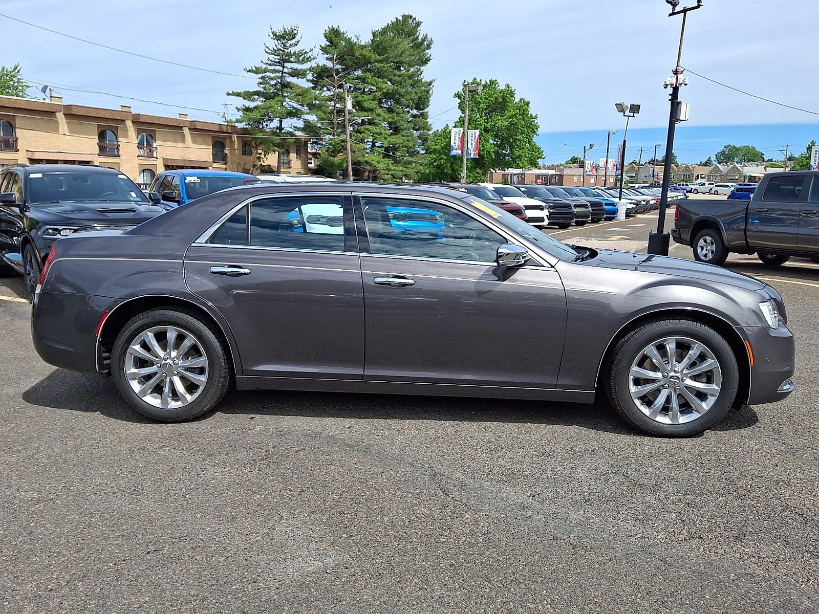 Used 2018 Chrysler 300 Limited w/ Safetytec Plus Group AWD/4WD image 7