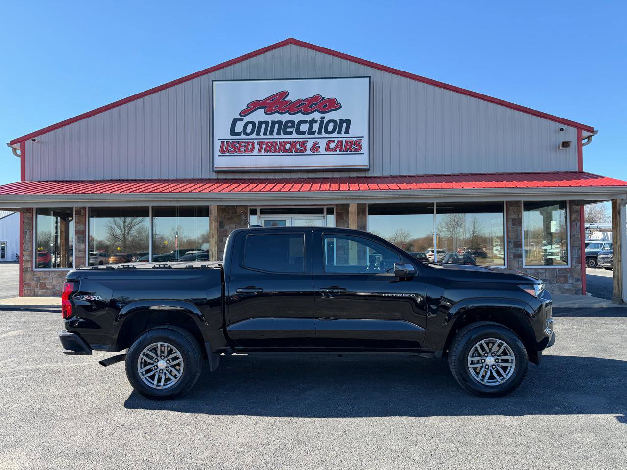 Used 2023 Chevrolet Colorado LT w/ LT Convenience Package image 3