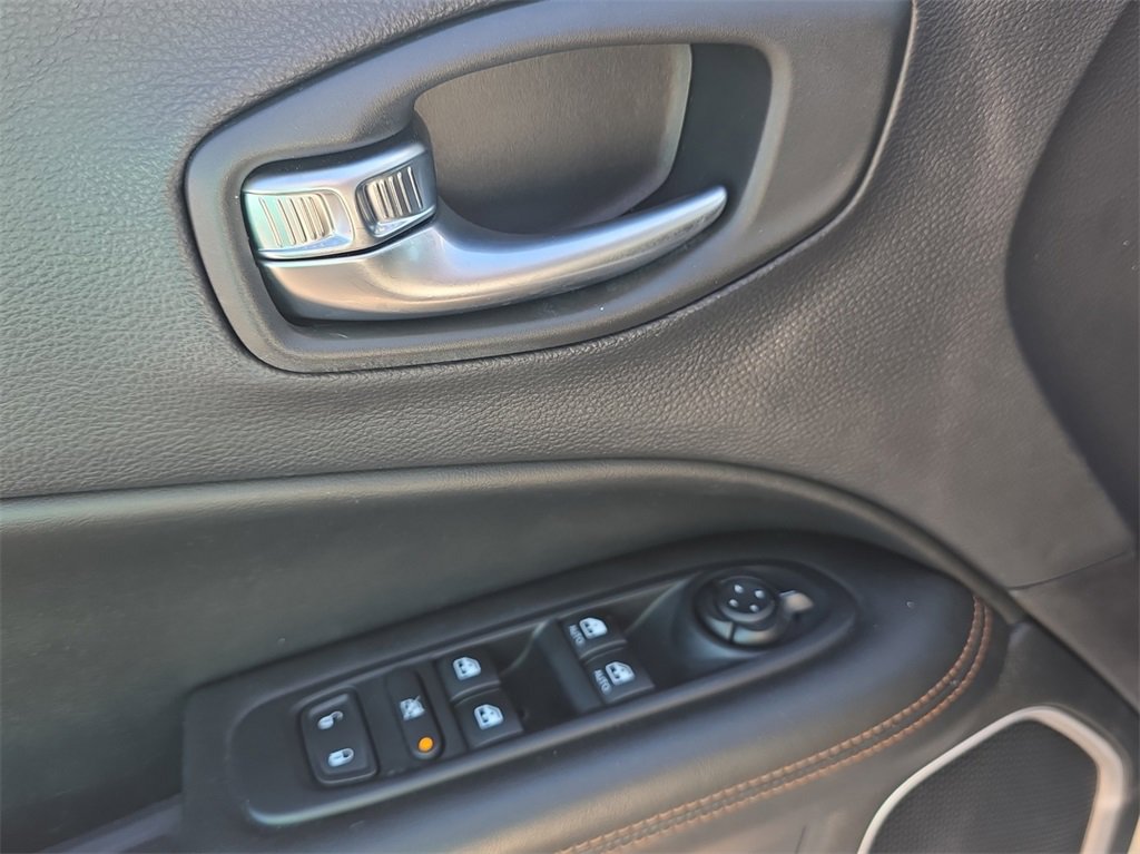 Used 2018 Jeep Compass Limited w/ Navigation Group image 18