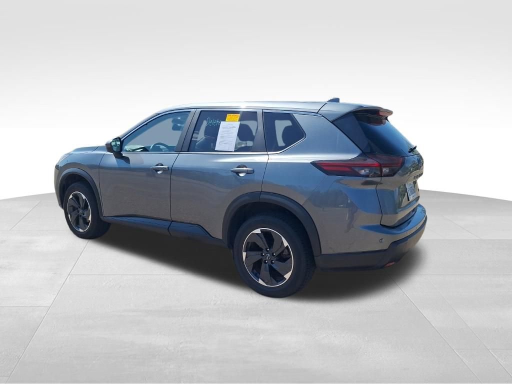 Used 2024 Nissan Rogue SV image 8