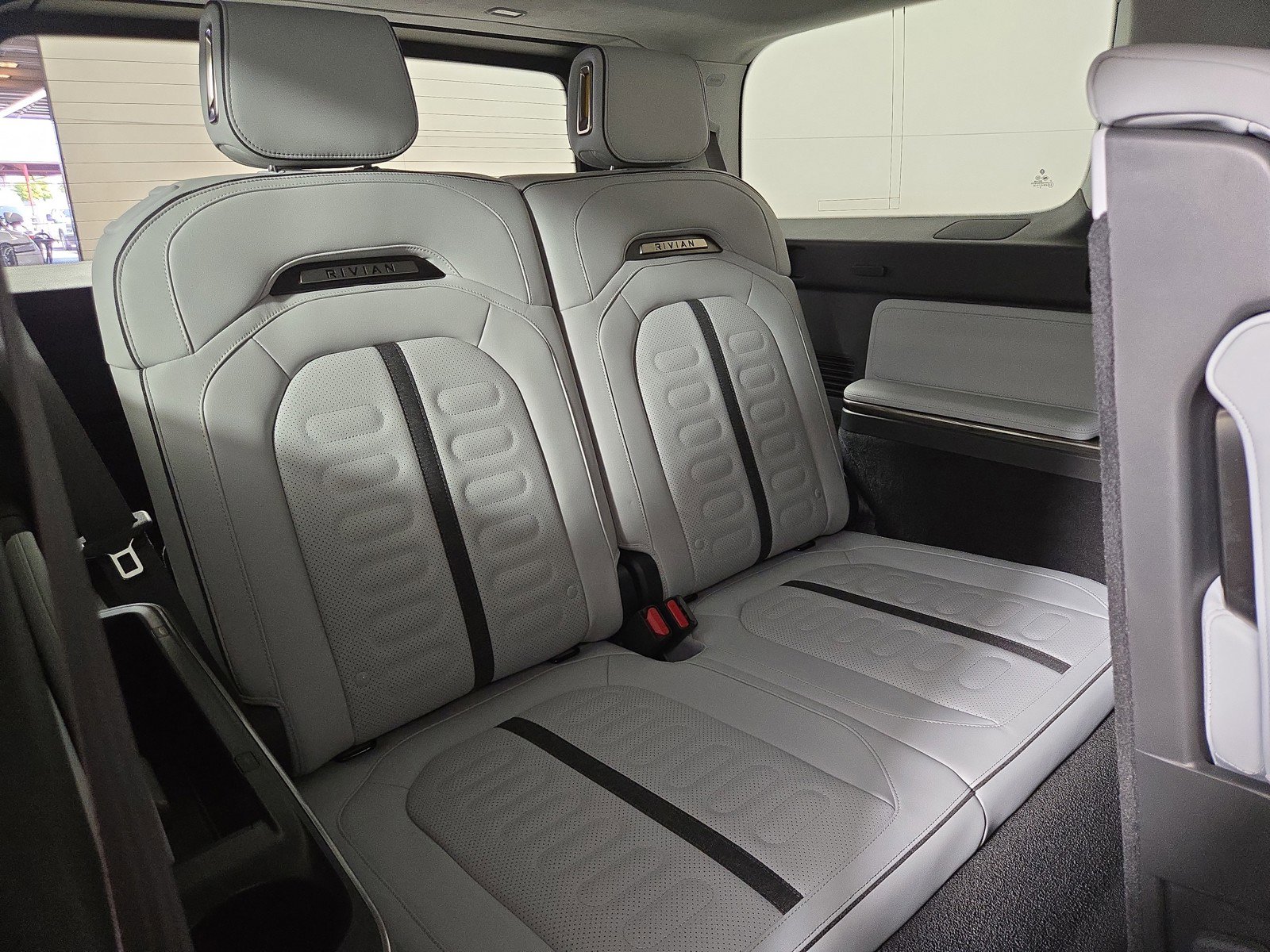 Used 2024 Rivian R1S Adventure AWD/4WD image 25