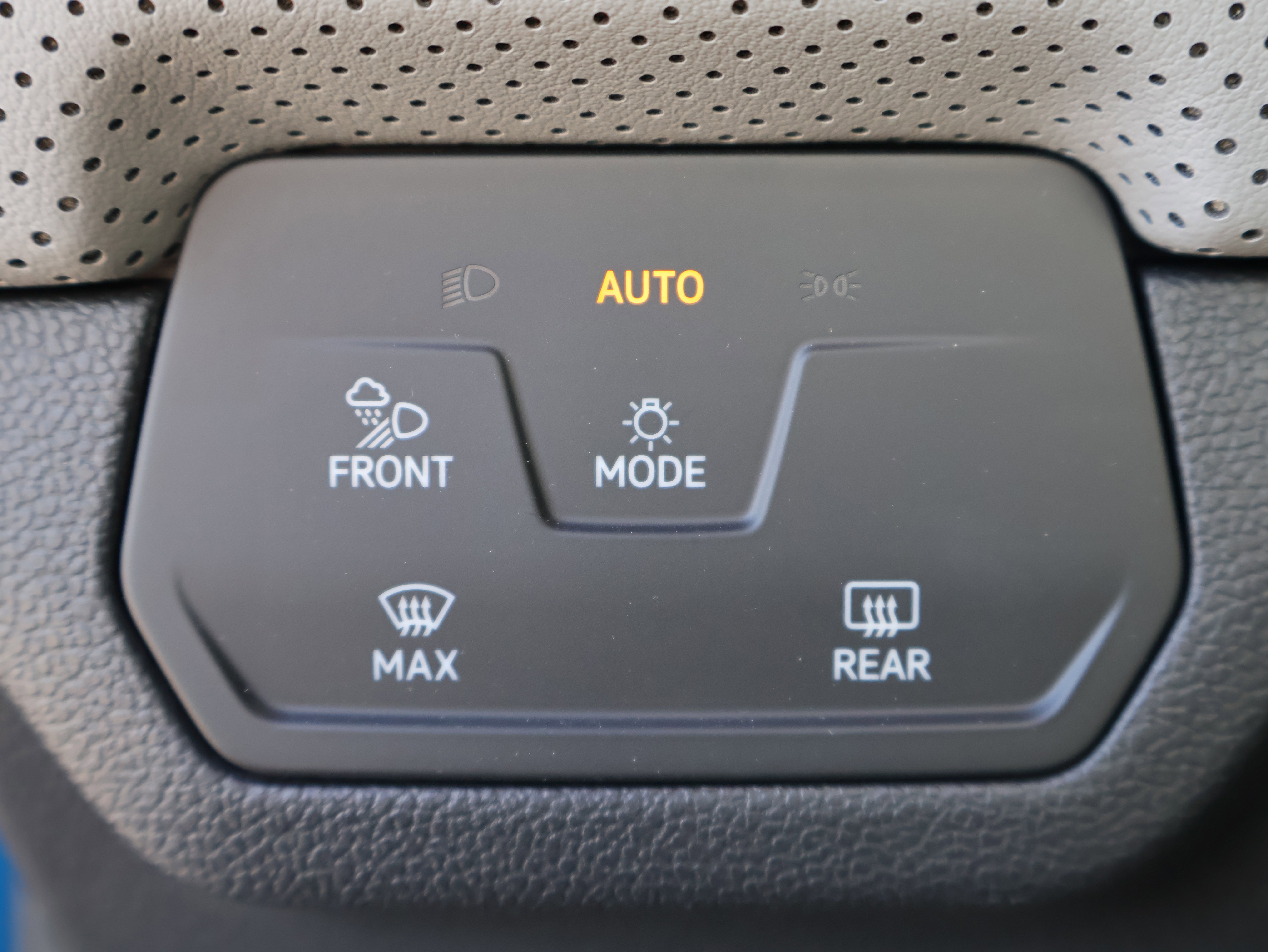 Used 2025 Volkswagen Atlas Cross Sport SEL R-Line AWD/4WD image 45