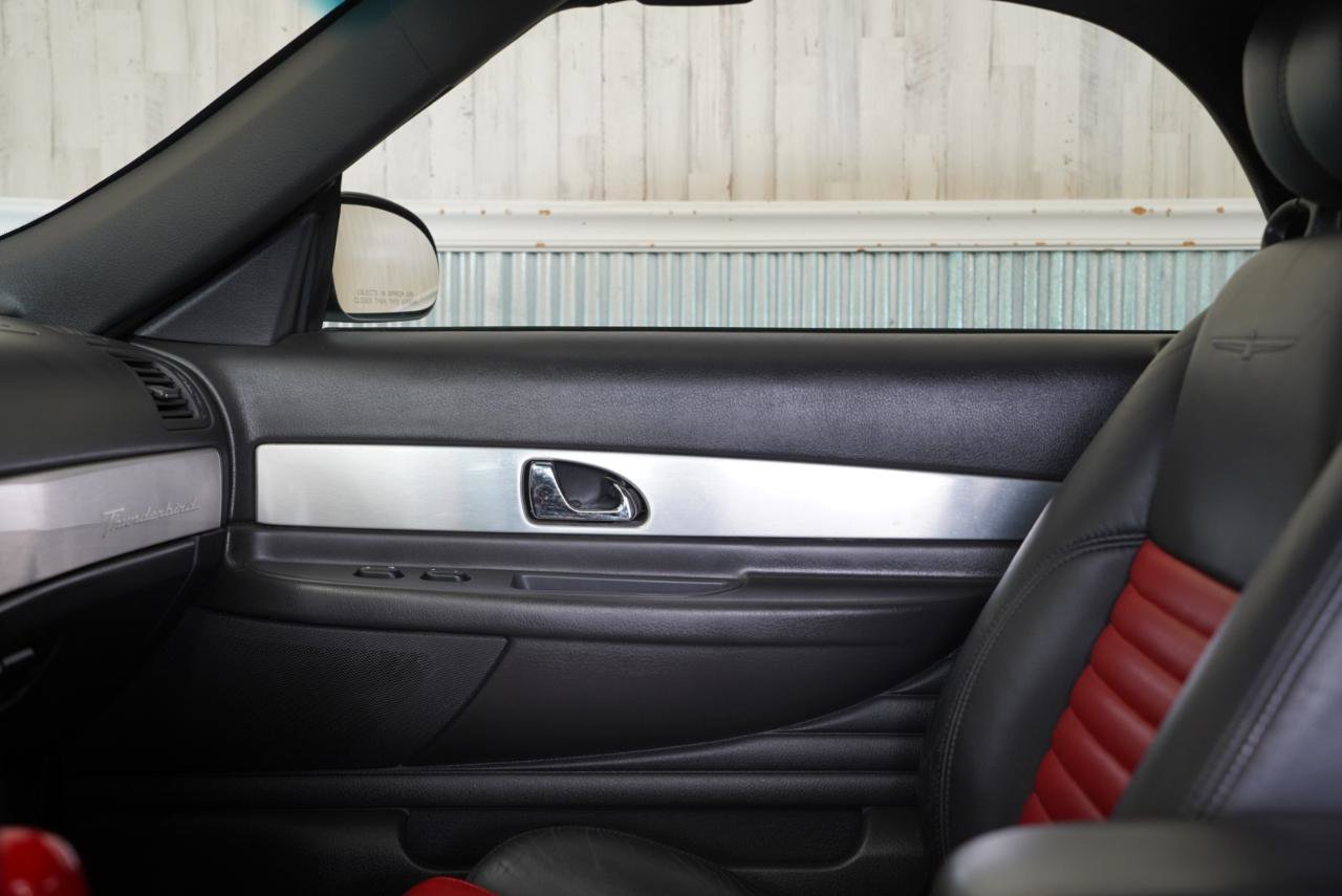 Used 2002 Ford Thunderbird image 28