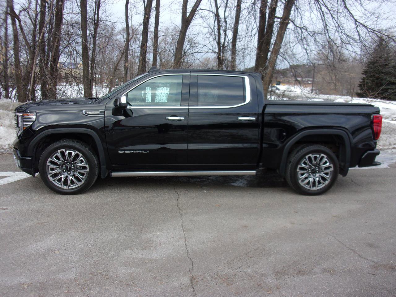 Used 2023 GMC Sierra 1500 Denali Ultimate image 2