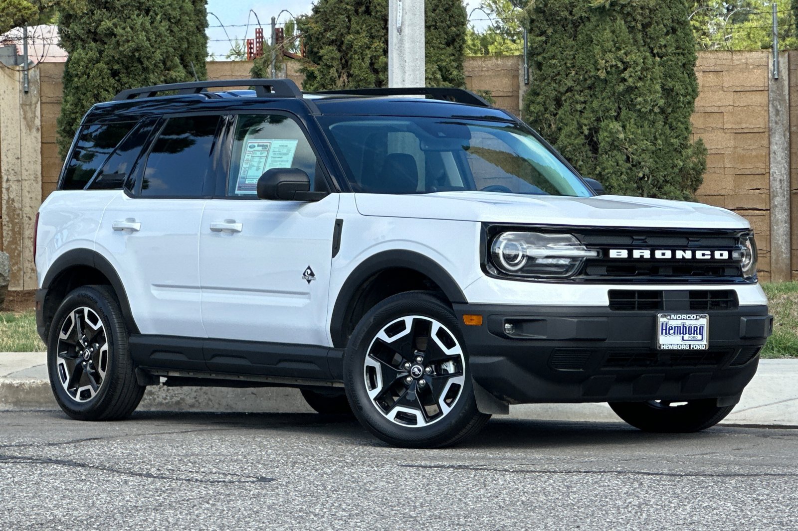 Used 2024 Ford Bronco Sport Outer Banks w/ Tech Package AWD/4WD image 2