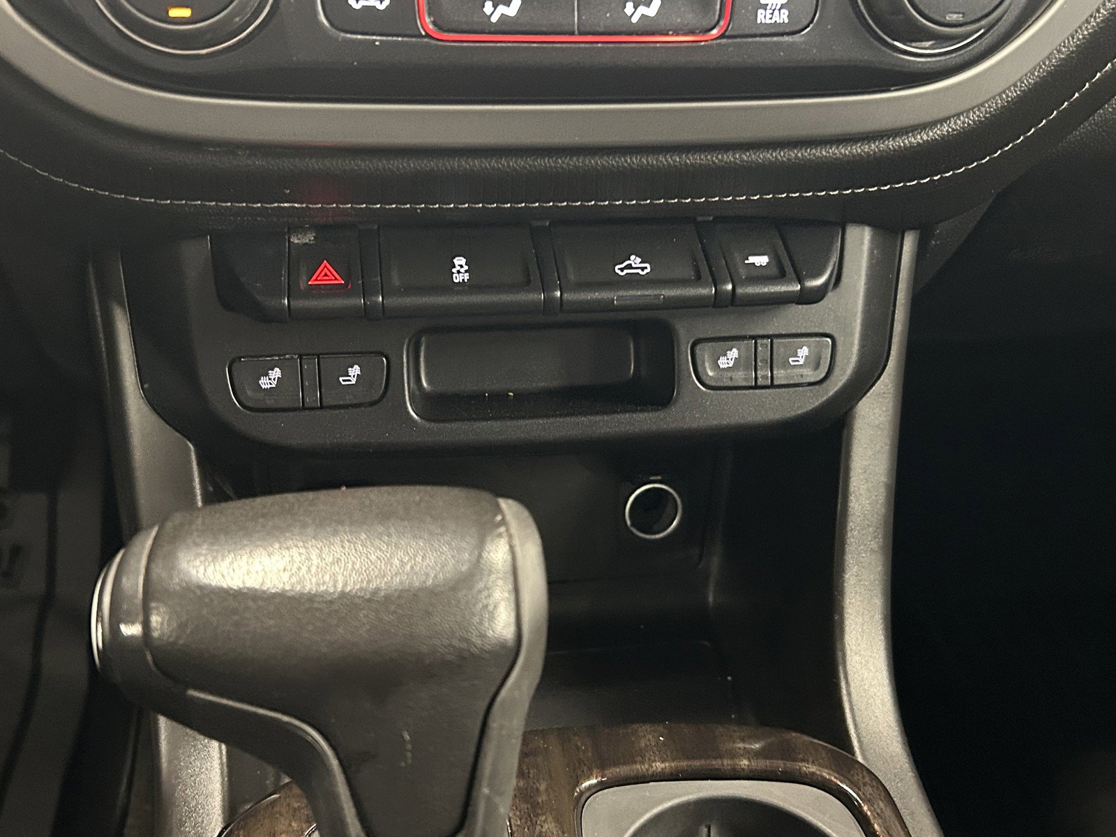 Used 2016 GMC Canyon SLT image 32