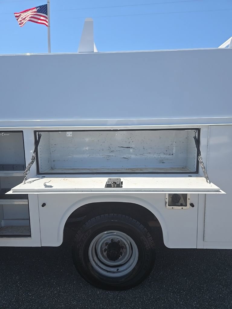 Used 2023 Ford E-350 and Econoline 350 Super Duty w/ Power Windows & Locks Group RWD image 10