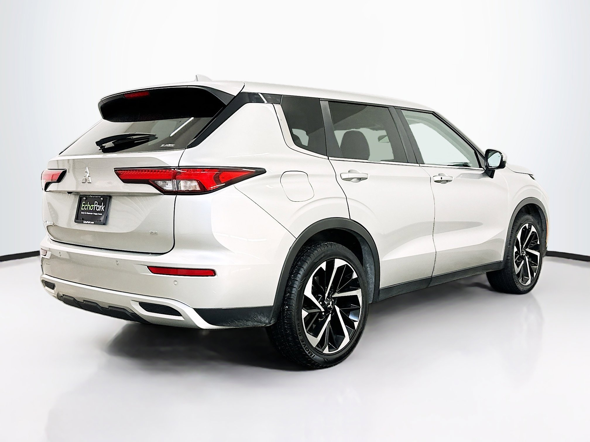 Used 2024 Mitsubishi Outlander SE image 9