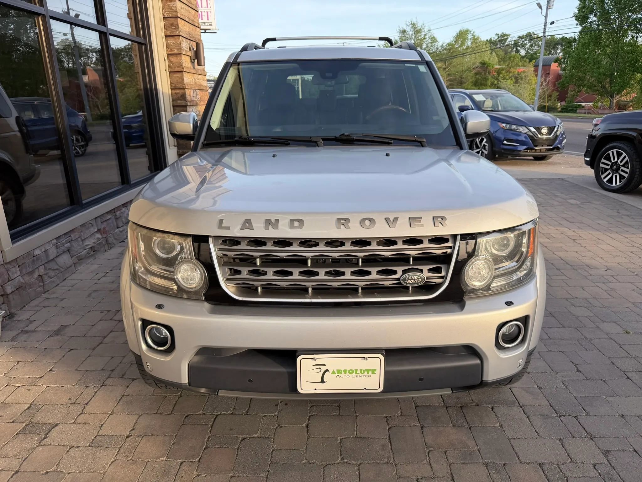 Used 2015 Land Rover LR4 HSE AWD/4WD image 9