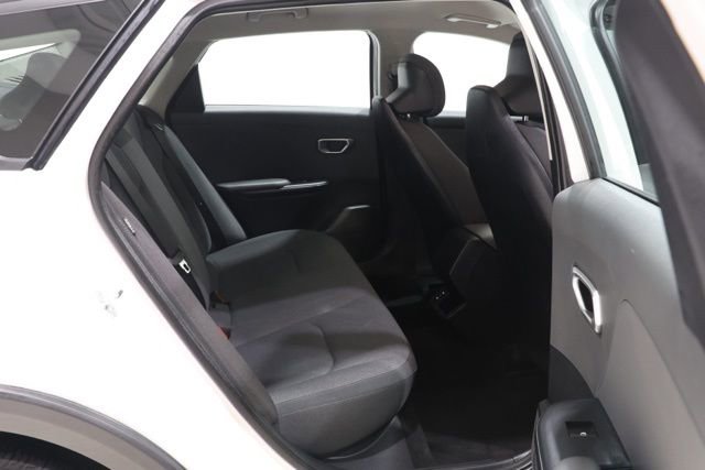 Used 2025 Kia K4 LXS image 33