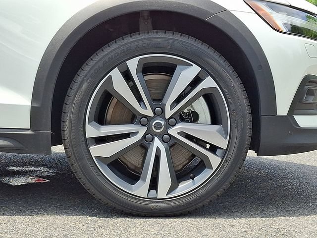 Used 2025 Volvo V60 B5 Cross Country Plus AWD/4WD image 8