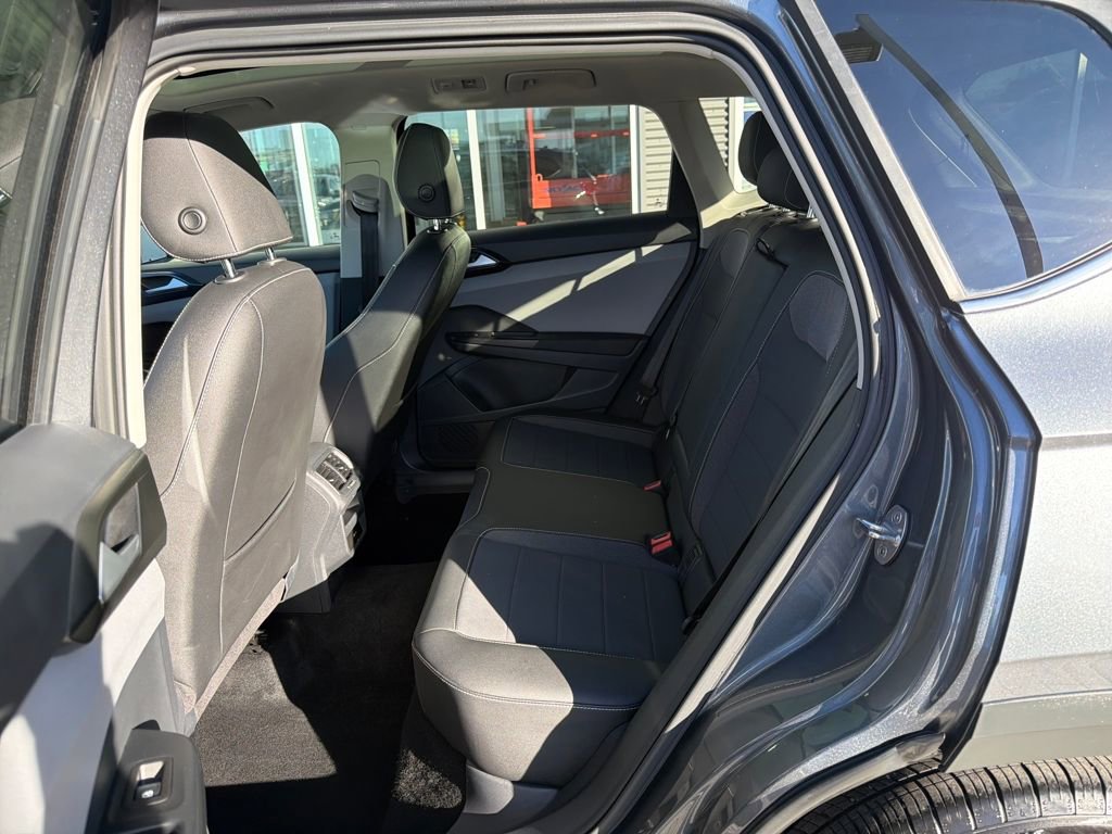 Certified 2023 Volkswagen Taos SE w/ Panoramic Sunroof Package image 14