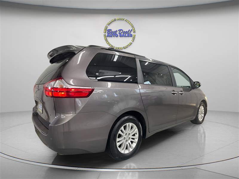 Used 2017 Toyota Sienna XLE w/ XLE Navigation Package FWD image 5