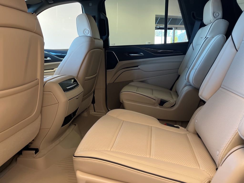 Certified 2024 Cadillac Escalade Premium Luxury AWD/4WD image 14