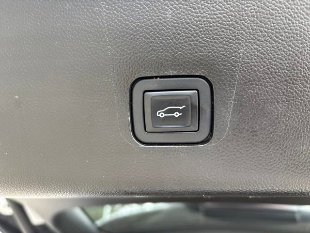 Used 2018 Chevrolet Traverse High Country w/ LPO, 'HIT The Road' Package AWD/4WD image 40