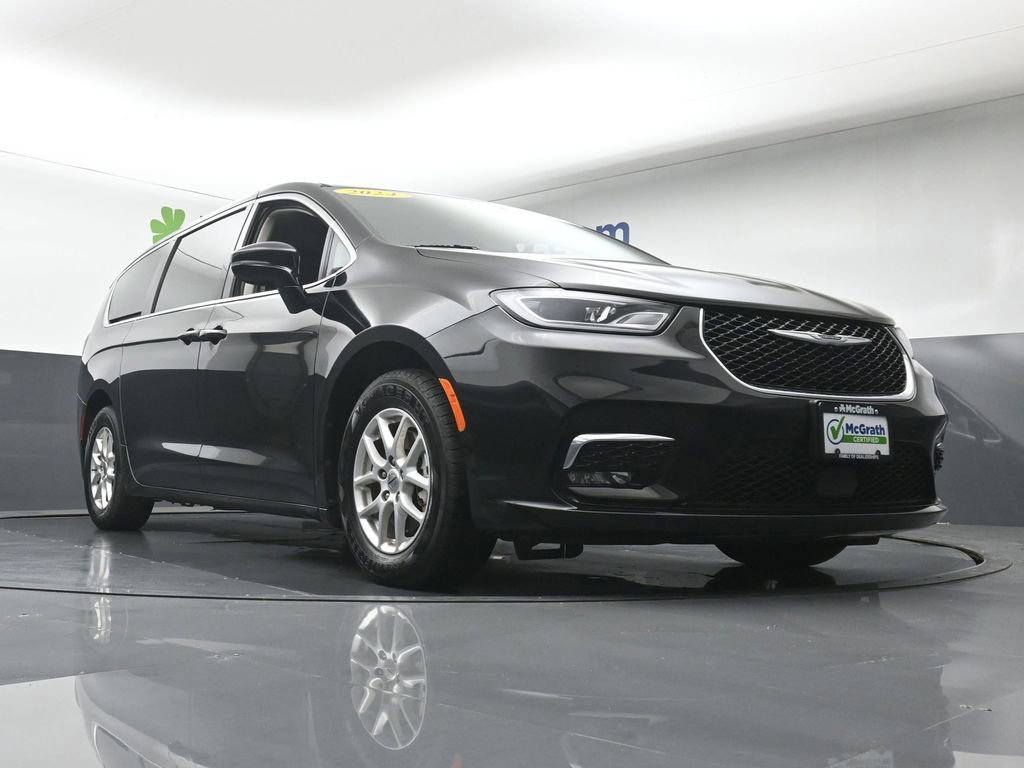 Used 2024 Chrysler Pacifica Touring-L image 28