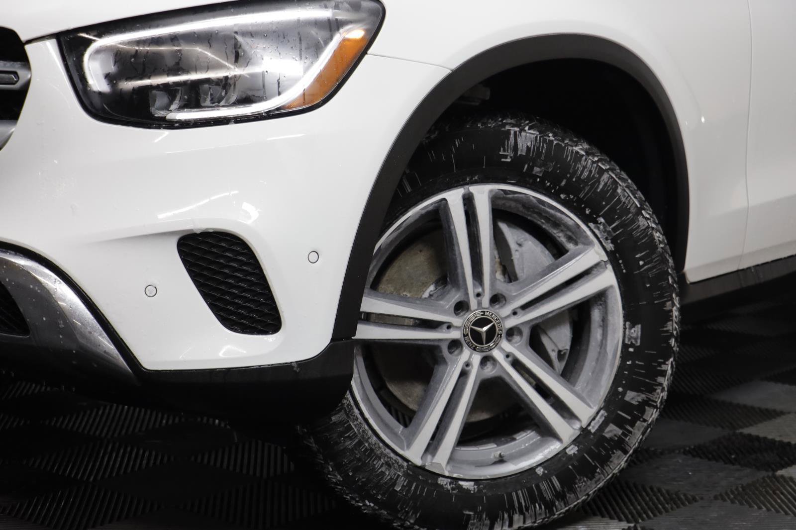 Used 2021 Mercedes-Benz GLC 300 4MATIC image 3