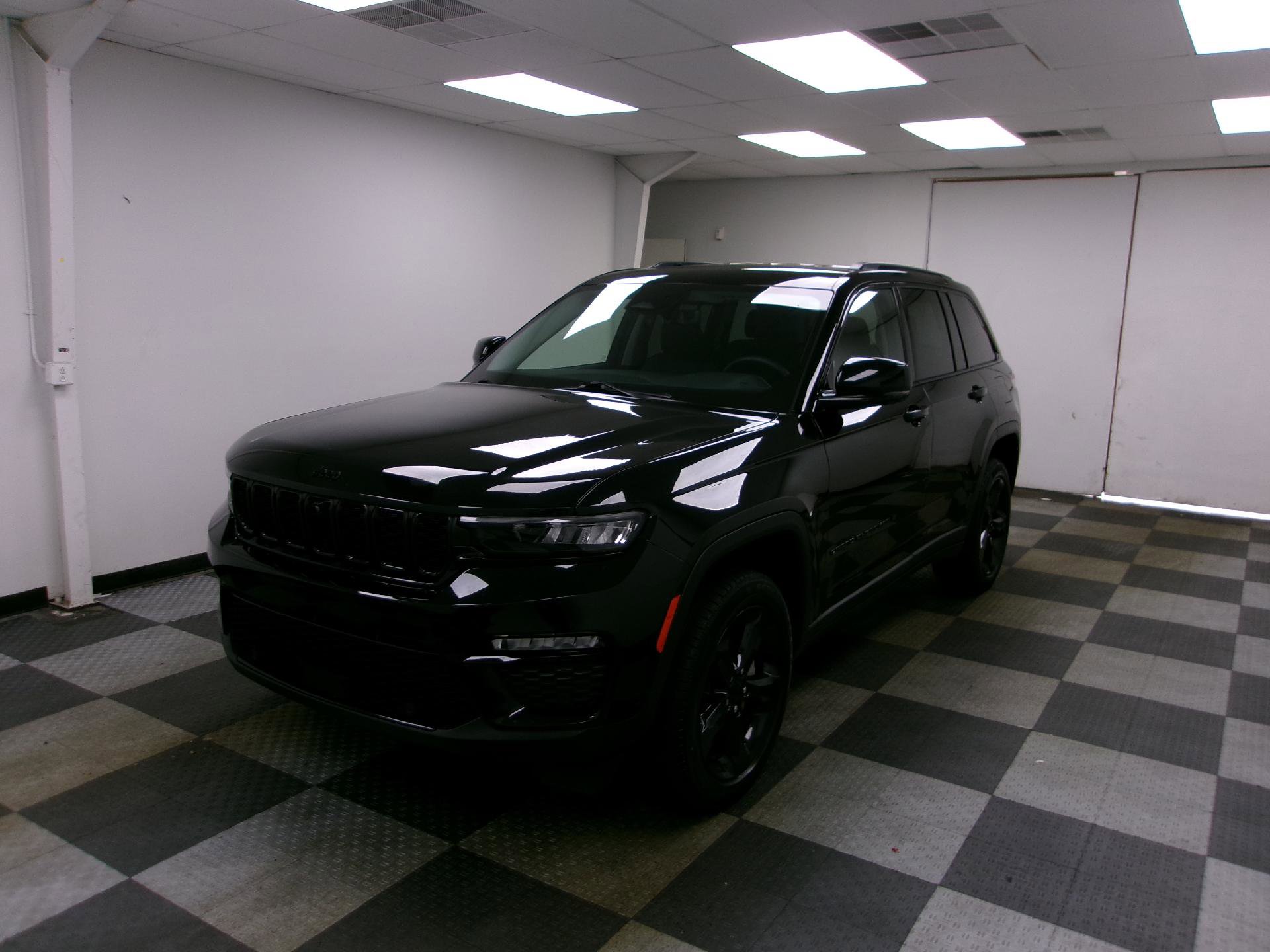 Used 2023 Jeep Grand Cherokee Limited w/ Luxury Tech Group II