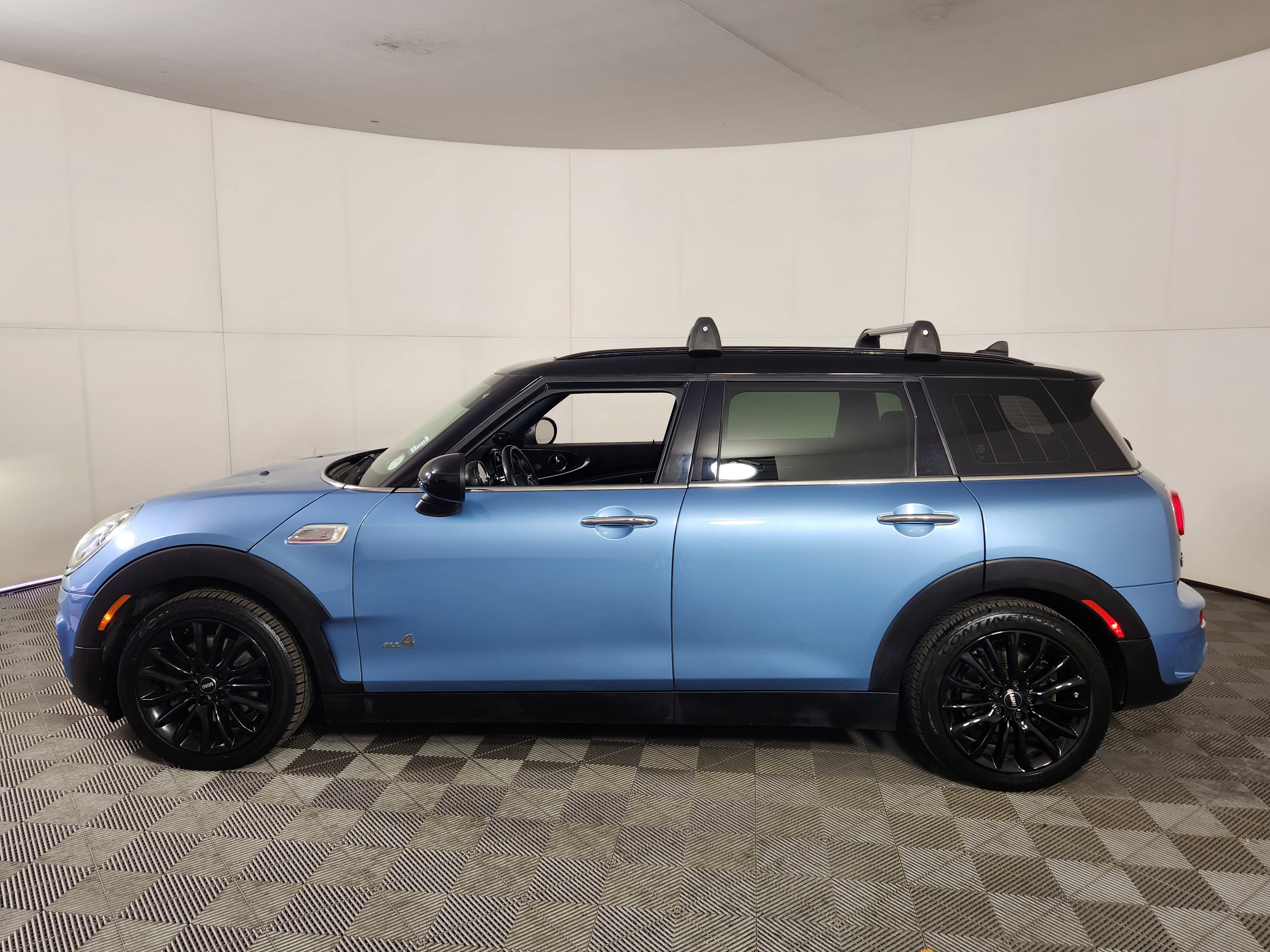 Used 2017 MINI Cooper Clubman S w/ Cold Weather Package AWD/4WD image 4