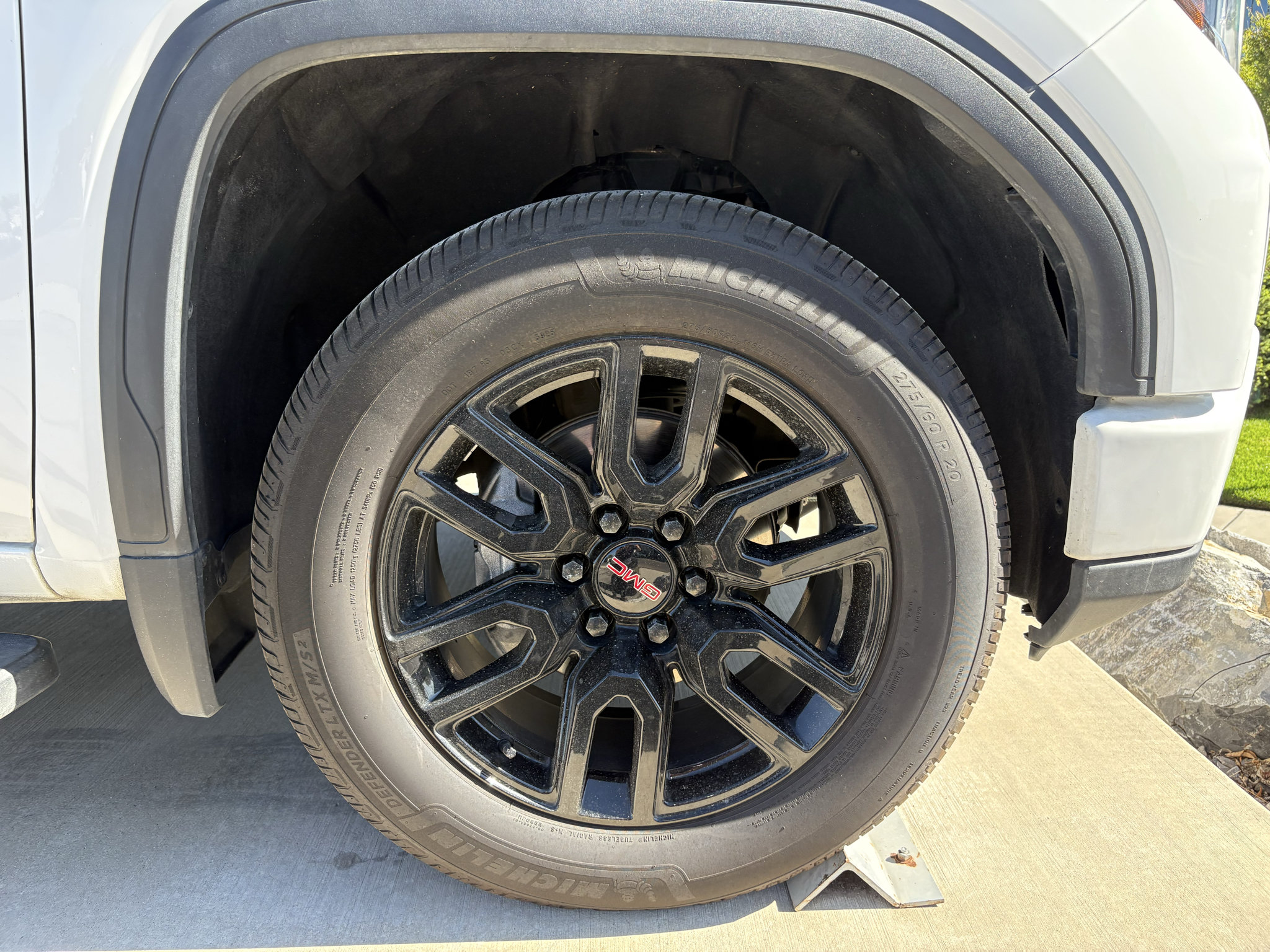 Used 2024 GMC Sierra 1500 Elevation w/ Elevation Premium Package AWD/4WD image 3