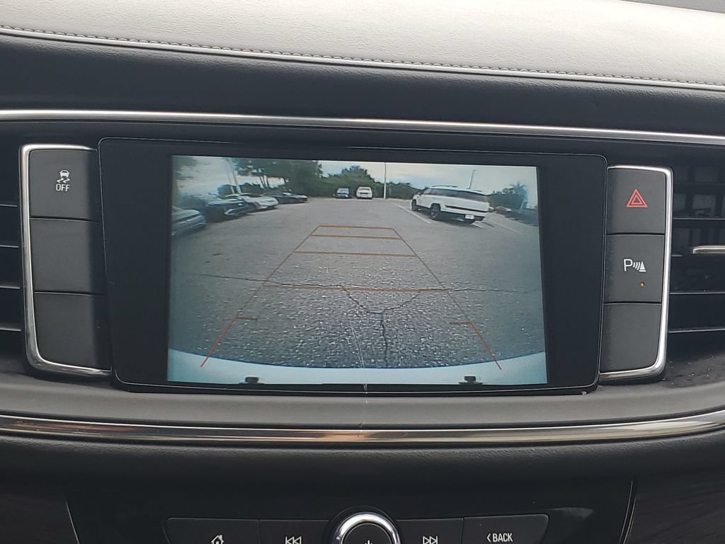 Used 2018 Buick Enclave Essence FWD image 18