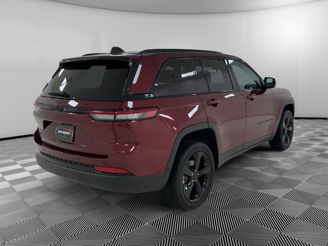 Used 2024 Jeep Grand Cherokee Altitude AWD/4WD image 5