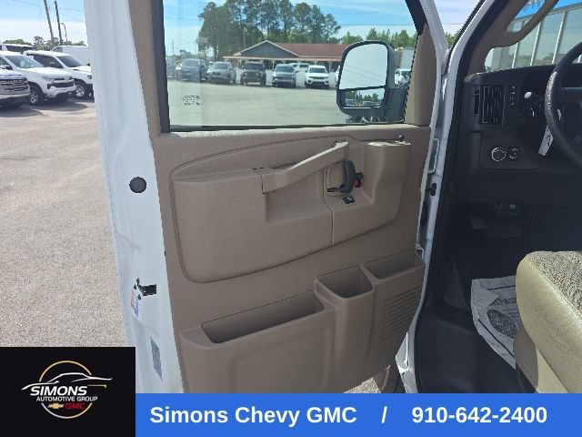 Used 2025 GMC Savana 3500 RWD image 12