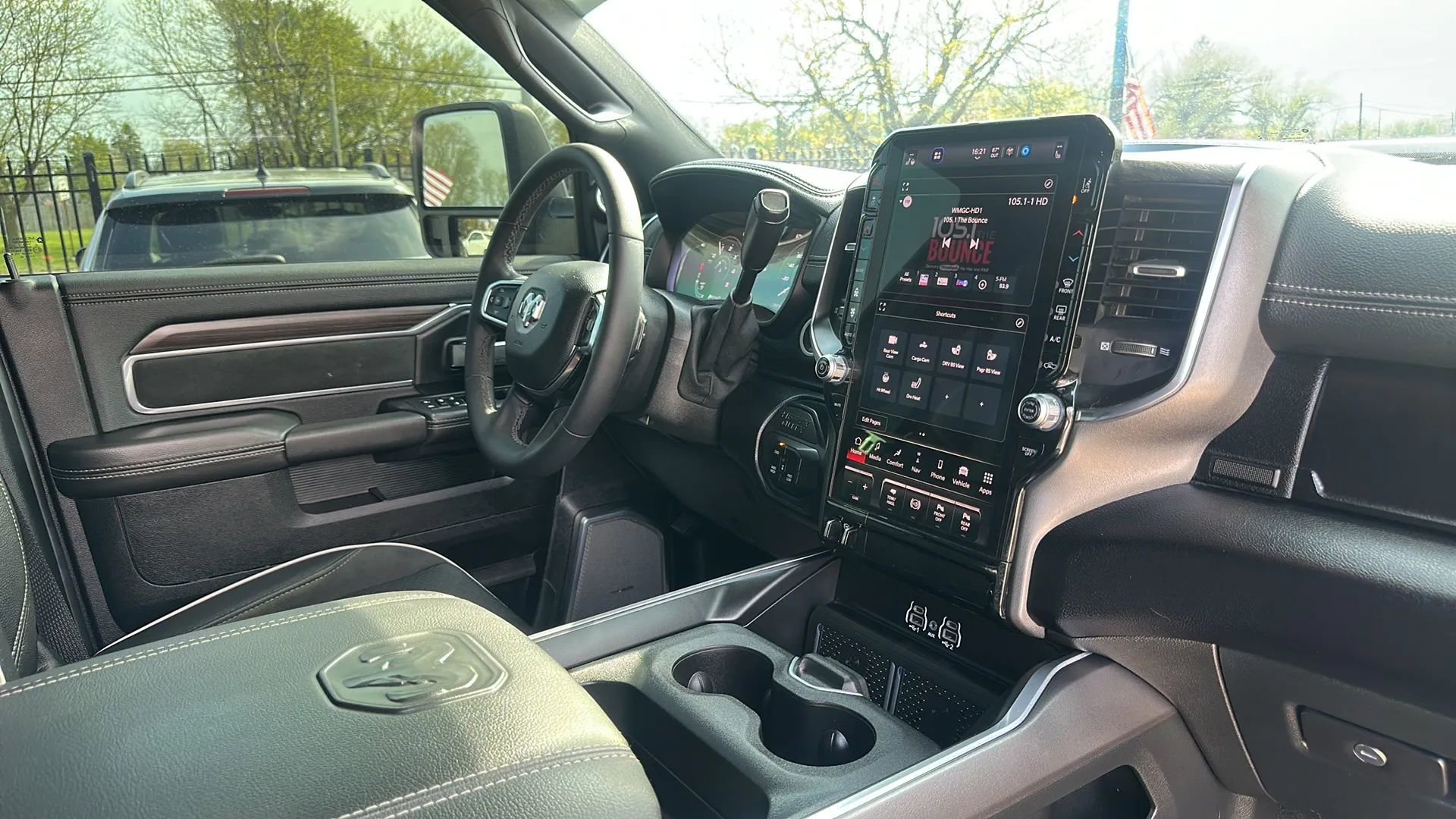 Used 2025 RAM 2500 Laramie AWD/4WD image 31