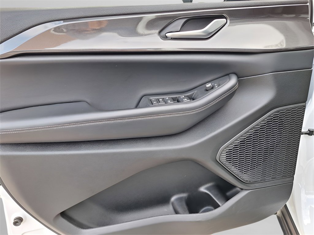 Used 2023 Jeep Grand Cherokee L Altitude image 33