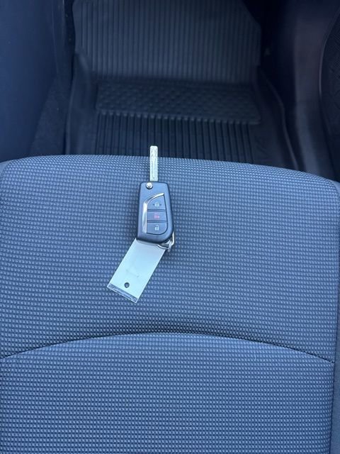 Used 2025 Toyota RAV4 LE AWD/4WD image 31