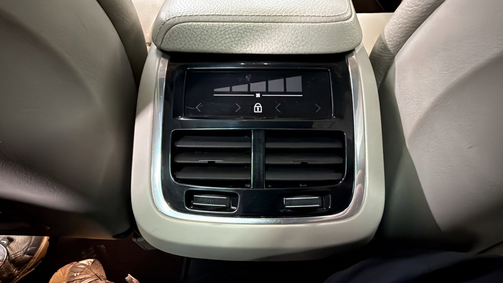 Used 2020 Volvo XC60 T5 Inscription image 29