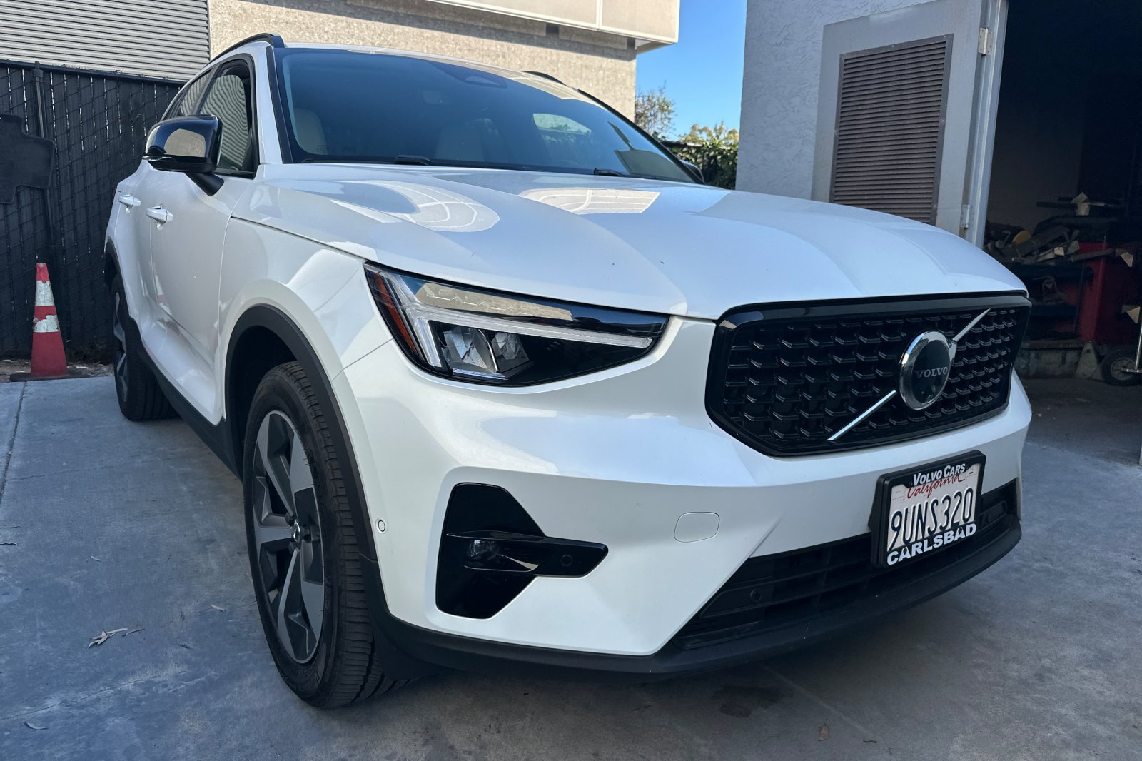 Certified 2025 Volvo XC40 B5 Plus AWD/4WD image 2