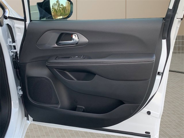 New 2026 Chrysler Pacifica Select image 36