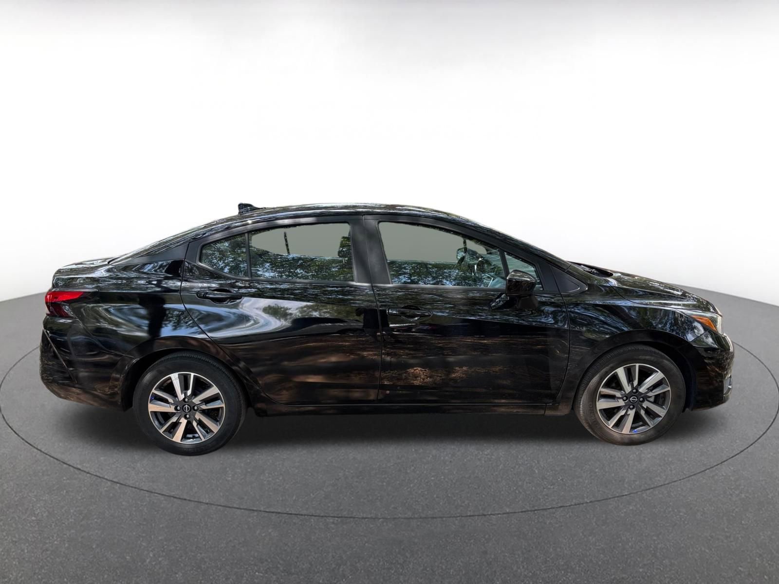 Used 2025 Nissan Versa SV FWD image 8