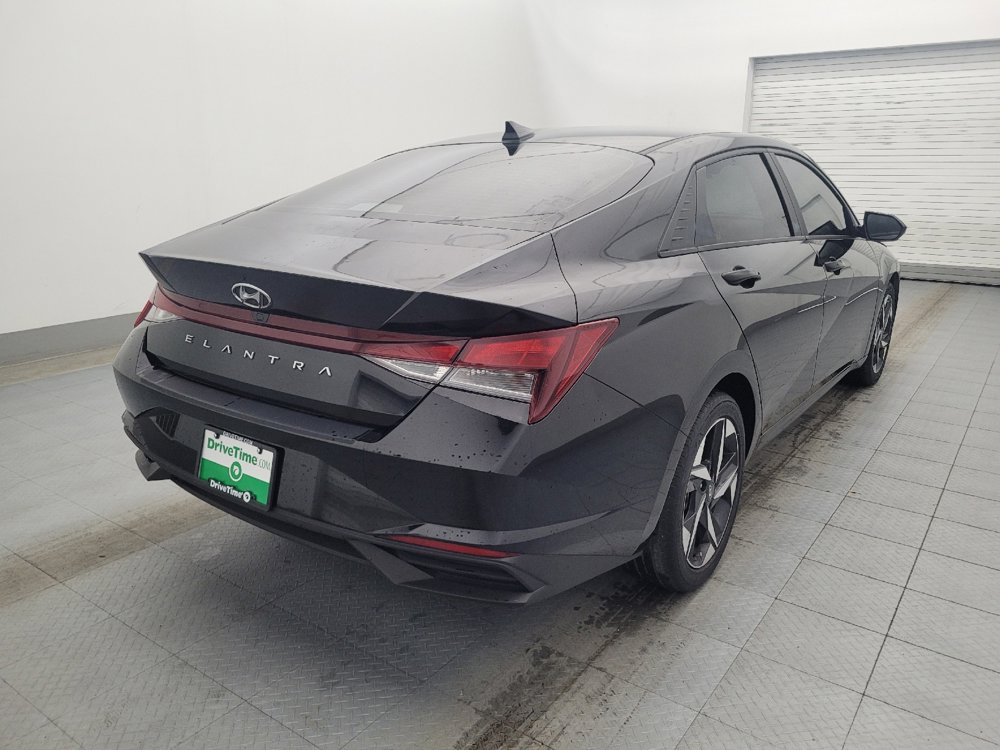 Used 2023 Hyundai Elantra SEL w/ Convenience Package image 9