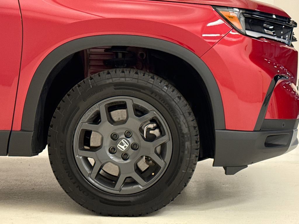 Certified 2025 Honda Pilot TrailSport image 6