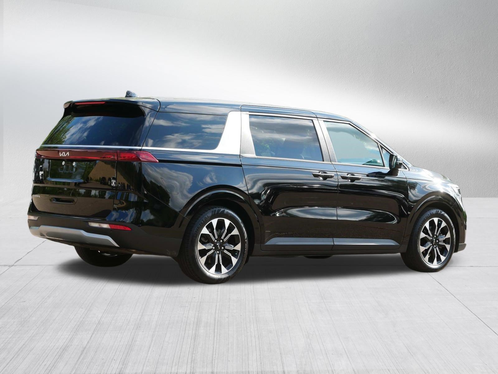 Certified 2023 Kia Carnival EX FWD image 7