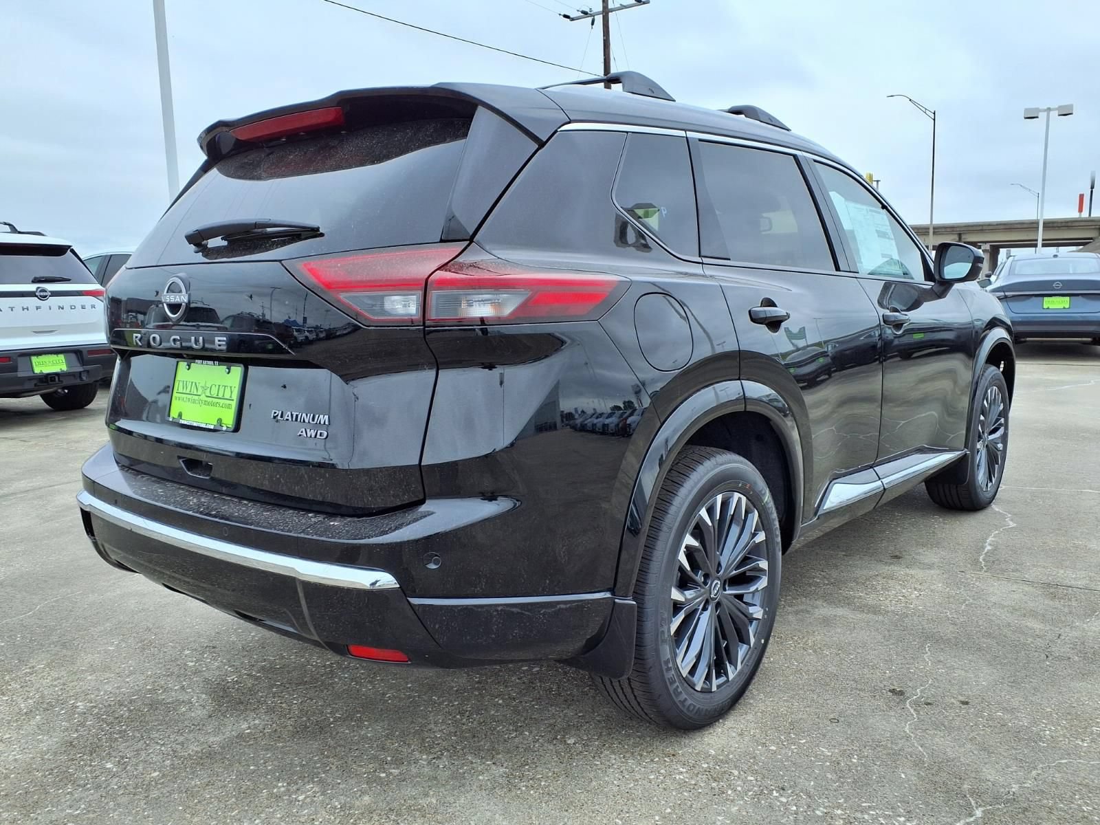 New 2026 Nissan Rogue Platinum w/ Platinum Premium Package AWD/4WD image 2