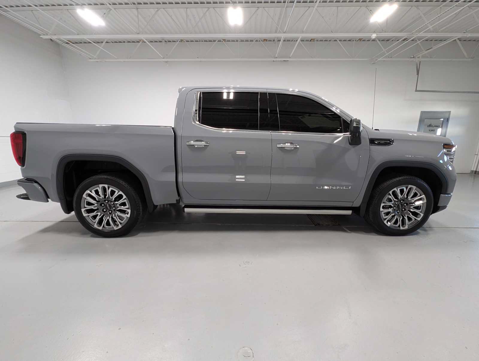 Certified 2025 GMC Sierra 1500 Denali Ultimate AWD/4WD image 7