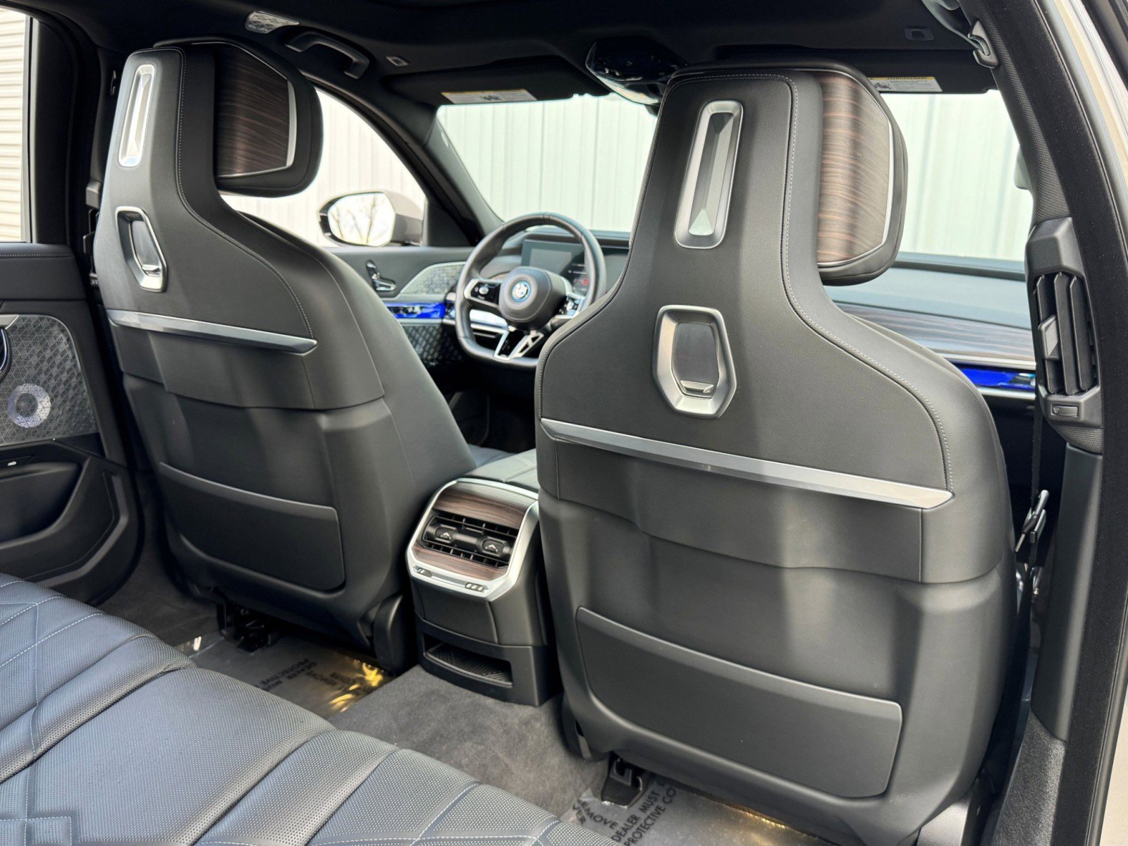 Used 2023 BMW i7 xDrive60 image 43