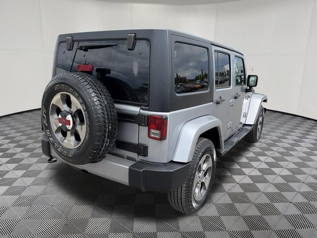 Used 2017 Jeep Wrangler Unlimited Sahara w/ Connectivity Group AWD/4WD image 10