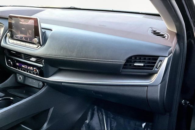 Used 2023 Nissan Rogue SV image 18