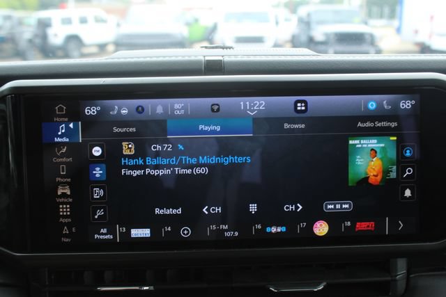 Used 2024 Jeep Wrangler Unlimited Sahara w/ Technology Group AWD/4WD image 19