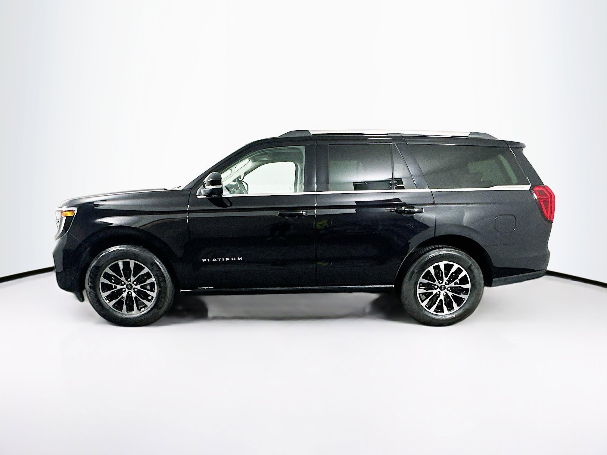 Used 2025 Ford Expedition Platinum image 4