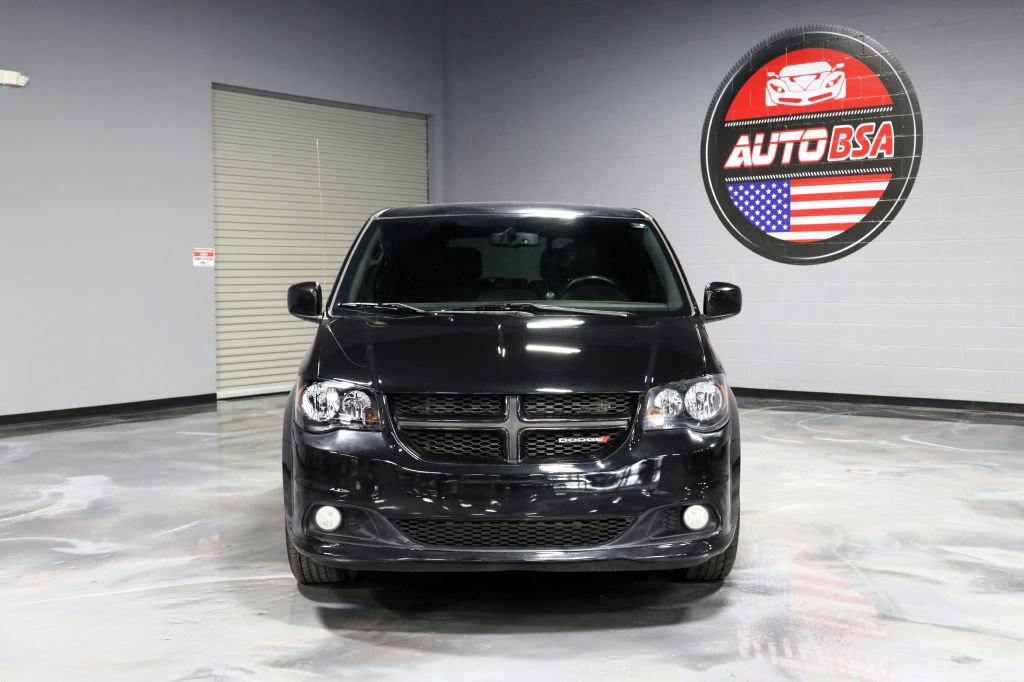 Used 2018 Dodge Grand Caravan SE FWD image 2