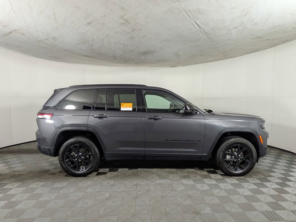 Certified 2024 Jeep Grand Cherokee Altitude image 7